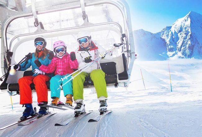 Conseils pour planifier des vacances au ski en famille